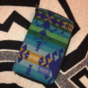 Pendleton wristlet/wallet - LIKE NEW